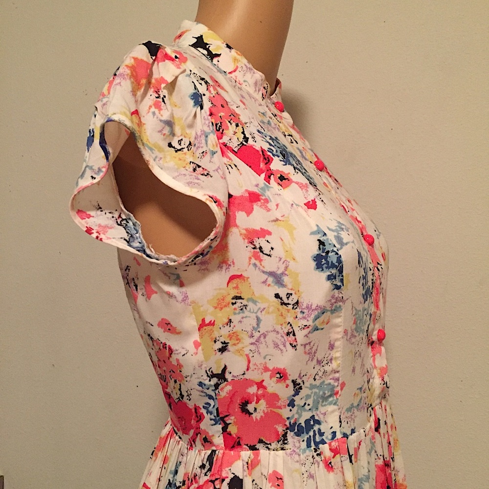Plastic Island Daytime Floral Dress - Picture 14 of 16